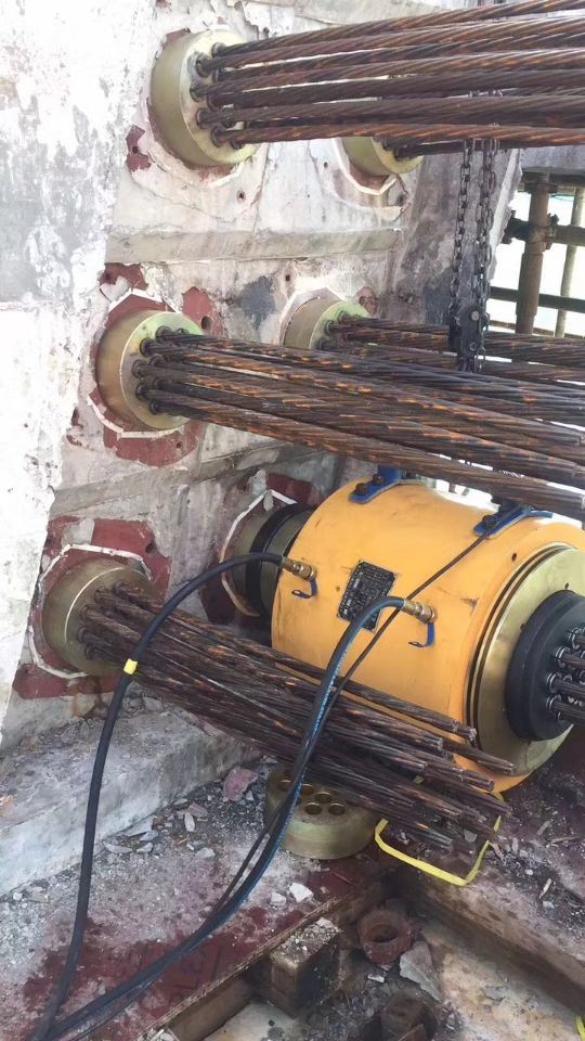 Tensión hidráulica Jack del poste para subrayar filamentos de la PC en la construcción de puente
